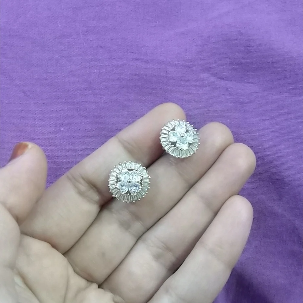 Gorgeous AD studs - Picture 4 of 5